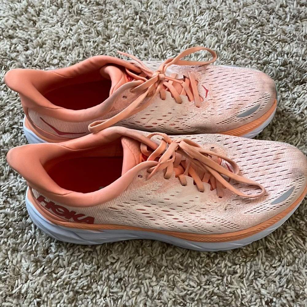 Orange hokas